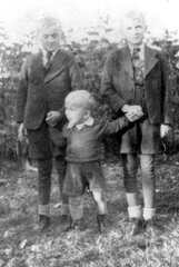 037 0024 Alfred Kurt und Guenter Stadie im Sommer 1944