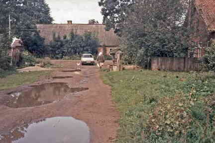 038 1009 Blick auf die querverlaufende Hauptsrasse in Hasenberg im Jahre 1991