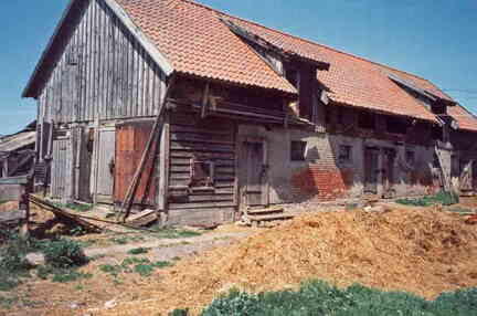 038 1012 Stallungsgebaeude vom Gut Hasenberg im Jahre 1993