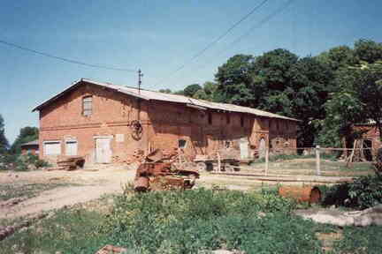 038 1013 Blick in den Gutshof Hasenberg im Jahre 1993