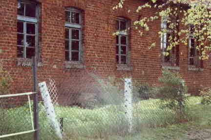038 1021 Pomauden Schule im Mai 2007
