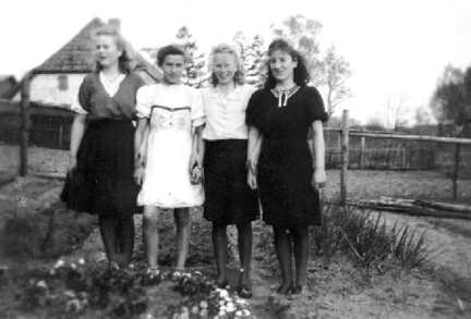 040 0017 Geburtstag von Elli und Hertha Ruecklies 1944