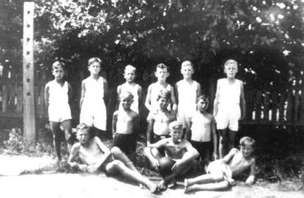040 0027 Die Fussballmanschaft der Volksschule Romau Diese Schule besuchten auch die Kinder aus Imten