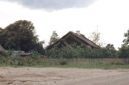 040 1010 Imten 1993 Nur dieses Haus stand noch in Imten Es liegt an der Strasse Imten Zophen