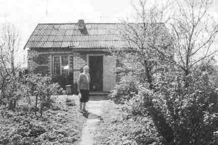 041 1011 Irglacken 1995 Vor dem Haus der Russin Alexandra