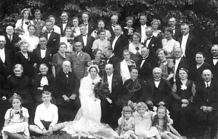 043 0001 Hochzeit in Kallehnen Die Braut ist eine Tochter der Familie Skalweit
