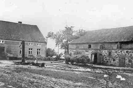 043 0019 Blick in den Hof Stattaus im Jahre 1936