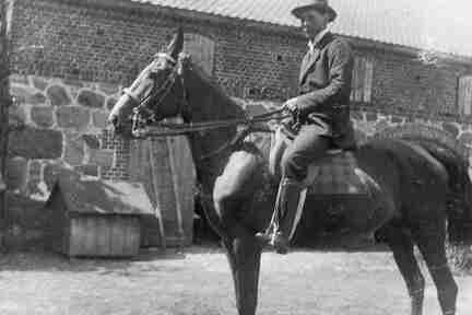 043 0022 Willy Stattaus kurz vor einem Ausritt