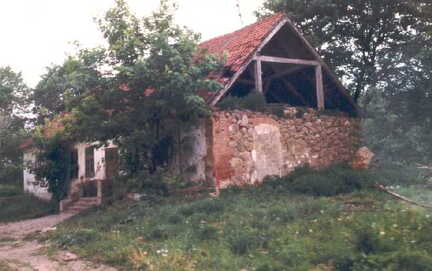 043 1002 Ein Wohnhaus in Kallehnen im Fruehjahr 1998