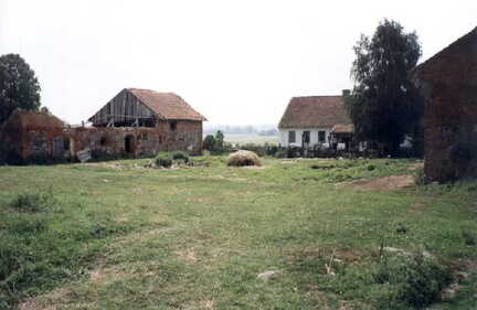 043 1023 Blick in den Hof vom Anwesen Fritz Bohlien im Jahre 1999