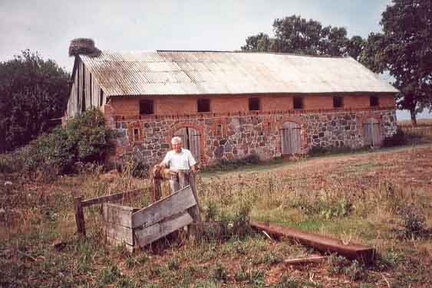 043 1033 Egon Stattaus im Jahre 1992 auf dem Hof Nr 103 Willy Stattaus