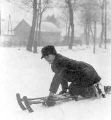 045 0003 Klein Engelau im Jahre 1943 Fritz Wottrich beim Rodeln
