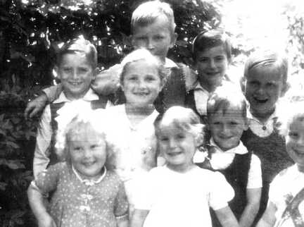 045 0033 Engelshoehe Gut 1944 Kinder der Familien Palis und Willi Schlisio
