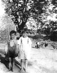 045 0036 Engelshoehe Gut 1944 Erich und Kurt Palis im Sommer 1944