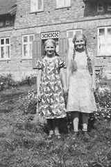 045 0050 Klein Engelau Herta Hagenbach und Anita