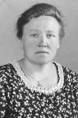 045 0051 Klein Engelau Frau Schlicht im Jahre 1944