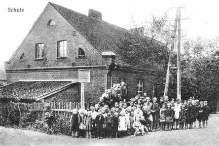046 0005 Die Volksschule in Klein Nuhr