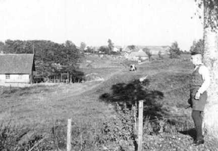 046 0013 Das Haus Stuhrmann in Klein Nuhr Im Hintergrund der Hopf Goehlke