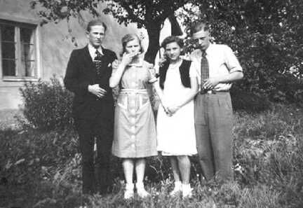 046 0016 Zwei junge Herren zwei junge Damen