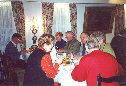 030 1002 Ortstreffen Gross und Klein Nuhr im November 2001 in Goettingen