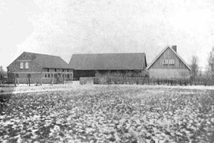 047 0001 Hof des Landwirtes Otto Bagdahn und seiner Frau Minna verw Anskat in Klein Ponnau 1937