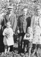 048 0021 Von links Artur Baltrusch Gisela Baltrusch Bruno Kummetz Kaethe Baltrusch und Ruediger Janz im Jahre 1944
