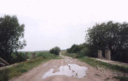 054 1004 Hier war einst eine Holzbruecke Sie gehoerte zum Gut