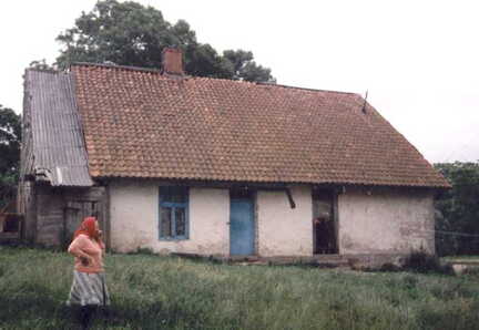054 1007 Hier wohnte die Familie Dolief Eine Haelfte des Hauses fehlt