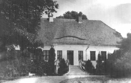056 0008 Das Gutshaus Gross Kuglack von der Vorderseite gesehen