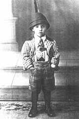 056 0036 Herbert Hoffmann geb 13 03 1934 im Jahre 1938