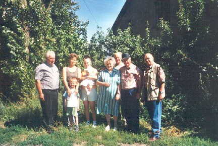 056 1003 Edith Gutzeit wurde 1945 zu 5 Jahren Zwangsarbeit verurteilt und blieb danach in Ostpreussen Sie lebt heute mit ihrer Familie in Palmnicken
