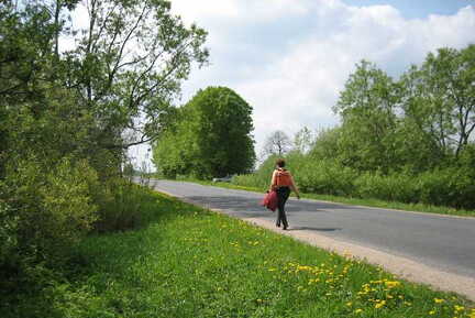 056 1010 Kuglack im Mai 2006 Die Landstrasse von Goldbach nach Tapiau