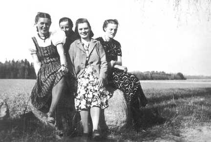 057 0005 Die schoenen Maedchen aus Neu Ilischken 1941