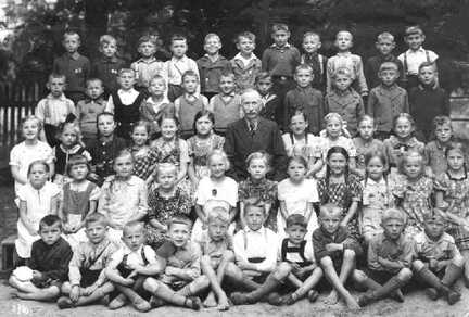 057 0040 Klassenbild Schulkinder aus Alt Ilischken