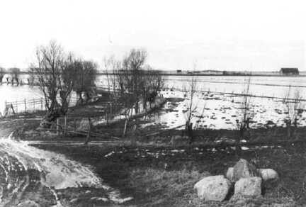 059 0051 Der Weg von der Faehre nach Gauleden
