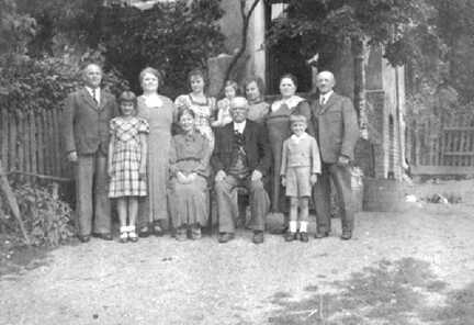 062 0030 Gruppenbild der Familie Ernst Neumann in Lindendorf