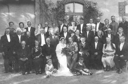 062 0031 Hochzeit Erich und Eva Urban geb Weissfuss aus Gruenhayn am 30 05 1941 in Gruenhayn