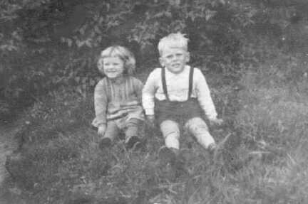 062 0042 Margit und Dieter Neumann John im Jahre 1943