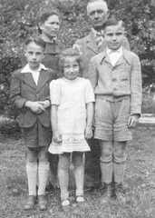 064 1014 Die Familie Thoms 1950 in Bramsche