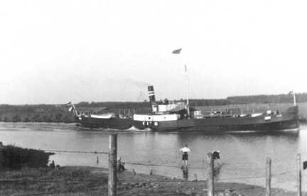 065 0003 Der Schlepper Cito auf der Deime bei Gross Schleuse Er faehrt in Richtung Tapiau