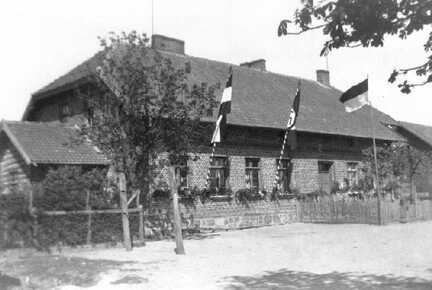 065 0004 Die Volksschule Moterau am 1 Mai 1938