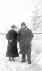 065 0015 Buergermeister Franzkowski mit Ehefrau am 1 Weihnachtstag 1944 in Moterau
