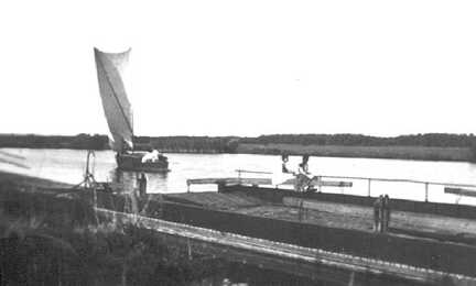 065 0031 Mit der Faehre Prahm bei Gross Schleuse konnte man auf kurzem Weg das Gut Freudenberg erreichen