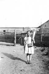 065 0050 Einschulung von Helene Dunkel in Moterau 1935