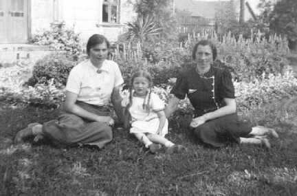 066 0010 Tante Lotte und Tante Meta die Schwestern zu Martha Braun Bild Mitte ist Ruth Braun