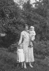 066 0011 Martha Braun mit ihren Kindern Adolf und Ruth