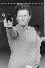 066 1004 Ruth Kasten geb Braun Deutsche Meisterin im Pistolenschiessen mit der Gebrauchspistole im Jahre 1969