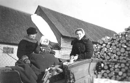 067 0025 Martha Brack mit ihrer Tochter Hildegard und Enkelin Sigrid