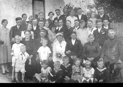 067 0029 Hochzeitsgesellschaft bei Ernst und Helene Tobien geb Dank im Jahre 1928