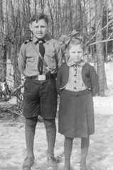 067 0035 Die Geschwister Karl Heinz Tobien 12 Jahre alt und Schwester Hildegard 8 Jahre alt